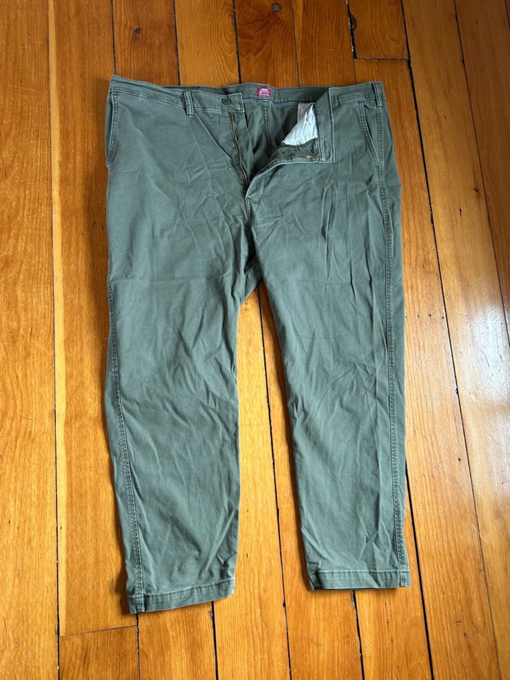 Levi’s standard taper chino